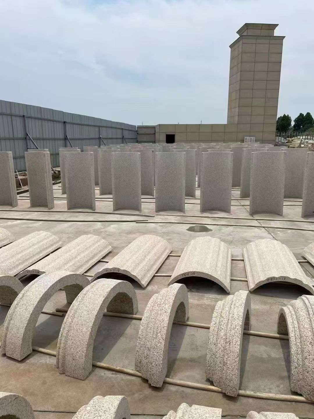 廊坊黄金麻别墅柱皮 异形 线条定制